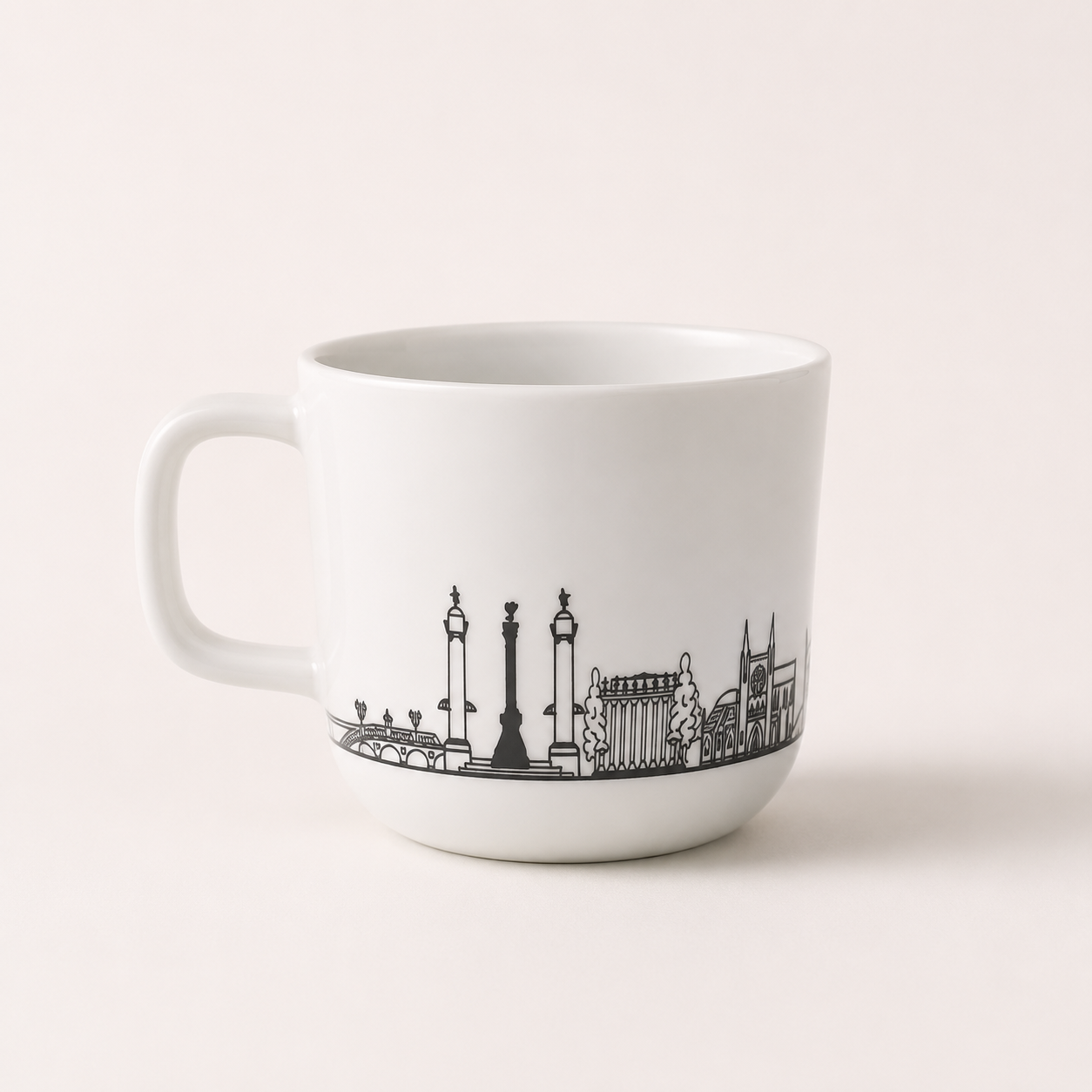 Tasse Bordeaux en porcelaine de 330 ml décoré des monuments emblématiques de Bordeaux. Décord réalisé en France, compatible lave-vaisselle